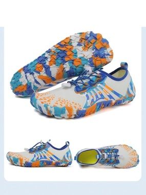 Kids Water Shoes in White, Blue & Orange
Size 6/37
